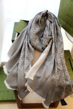 Gucci rinted GG cotton wool lame shawl 845243-2 - Image 2