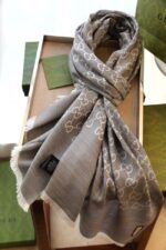Gucci rinted GG cotton wool lame shawl 845243-2 - Image 3