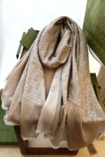 Gucci rinted GG cotton wool lame shawl 845243-3 - Image 3