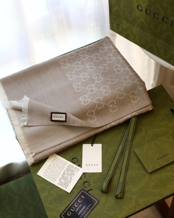 Gucci rinted GG cotton wool lame shawl 845243-3