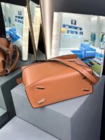 Loewe Large grainy cowhide leather Puzzle bag 231095 Tan - Image 5