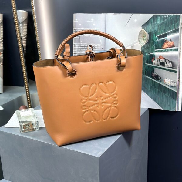 Loewe Leather tote 652388 brown