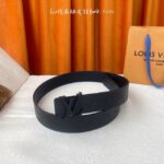 Louis Vuitton Initiales Taurillon 40mm Reversible Belt M0537U - Image 3