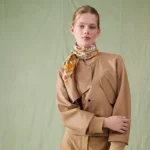 Dans les Bras de Selene scarf 90 vert amande - Image 3