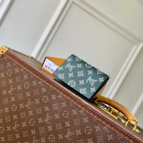 M27147 Louis Vuitton Passport Cover Forest Green
