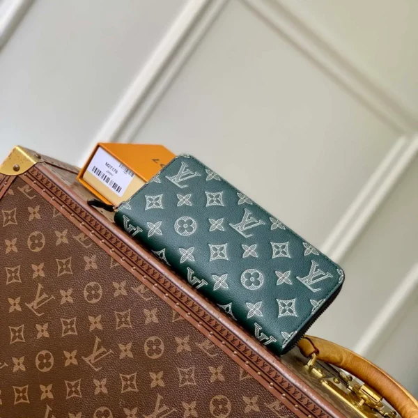 M27178 Louis Vuitton Zippy Wallet Horizontal Forest Green