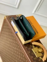 M27178 Louis Vuitton Zippy Wallet Horizontal Forest Green - Image 4