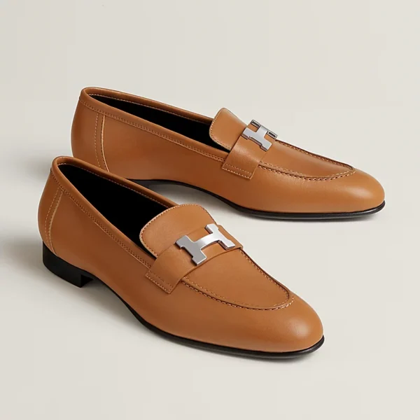 Paris loafer Naturel Loafer in goatskin with signature Paris buckle.