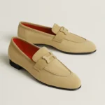 Paris loafer beige albâtre Loafer in suede goatskin with signature Paris buckle.