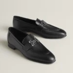 Paris loafer Noir Loafer in goatskin with signature Paris buckle
