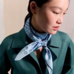 Please Hold The Line scarf 90 bleu ciel - Image 3