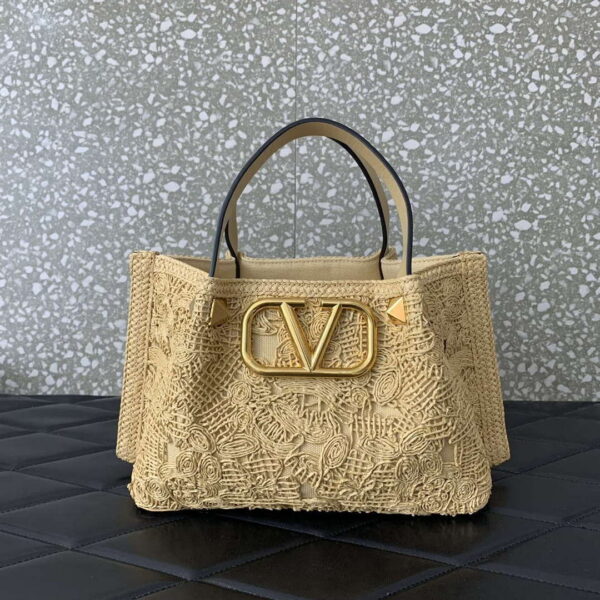 Valentino 0220s Shopping Summer Tote bag in Beige Lace-Effect Raffia Straw