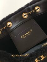 CHANEL 25 SMALL HANDBAG Crumpled Shearling Sheepskin AS5293 black - Image 2