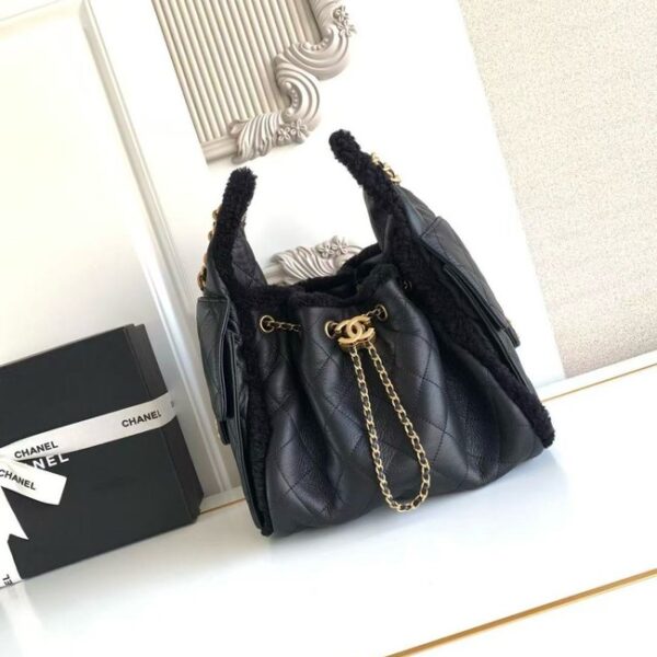 CHANEL 25 SMALL HANDBAG Crumpled Shearling Sheepskin AS5293 black