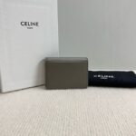 Celine CARD HOLDER WITH FLAP TRIOMPHE IN SHINY CALFSKIN 10I583 PEBBLE - Image 3