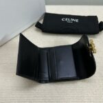 Celine SMALL FLAP WALLET TRIOMPHE IN SHINY CALFSKIN 10D783 black&gold - Image 4