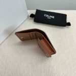 Celine TRIOMPHE COMPACT WALLETIN TRIOMPHE CANVAS 10K623 Off-white - Image 4
