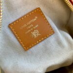 M26984 Louis Vuitton Toast Wearable Wallet Damier - Image 3