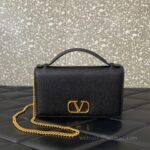 Valentino Garavani Vring Leather Bag 068 Black