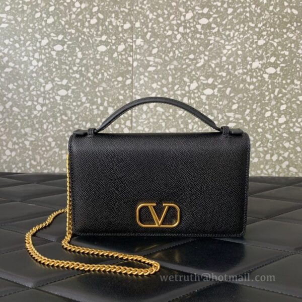 Valentino Garavani Vring Leather Bag 068 Black
